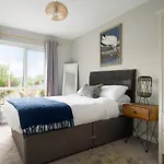 Stylish Serviced Apartment In Reading